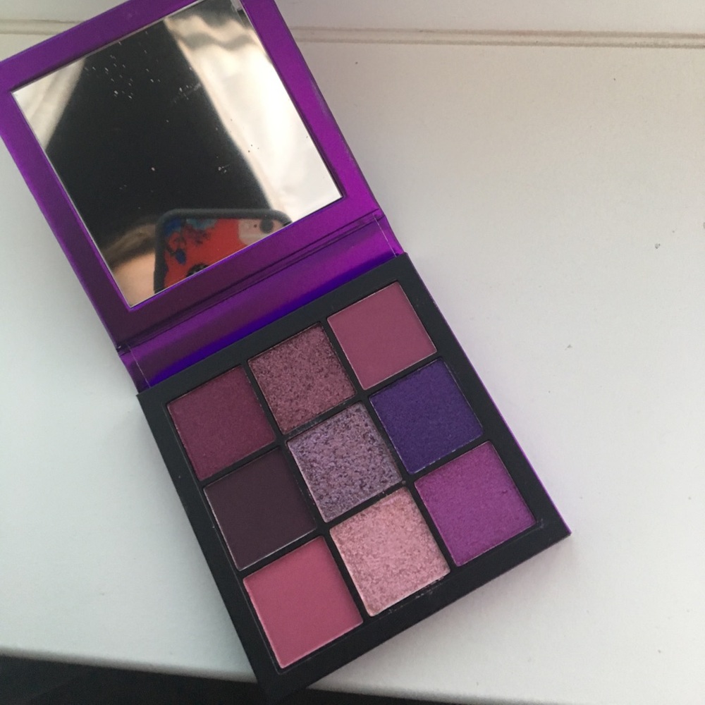 HUDA Beauty purple obsessions palette